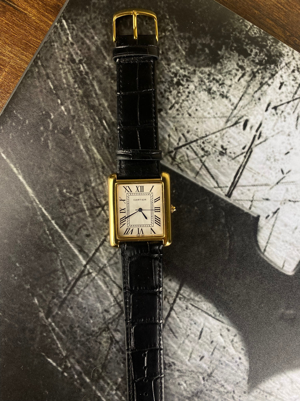 ⌚ CARTIER TANK ROMAN CLASSIC – GOLD EDITION